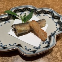 鮨　銀座　鰤門 - 稚鮎とガリの唐揚げ