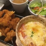 Kafe Shouwadou Kyuu - 選べるセット」チキンカツ＆ベーコンとトマトのチーズ焼き　