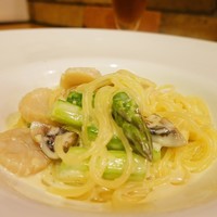 OSTERIA AL BUCO - 帆立・グリーンアスパラ・マッシュルームのレモンクリームソース　