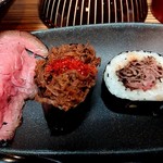 hyakushokuyanikuzushisenka - おすすめ定食の肉寿司3貫