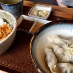 Mabo Doufu Kan - 家族の水餃子定食