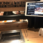 焼肉ライク 秋葉原電気街店 - 1人焼肉の舞台