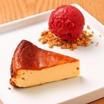バスク風チーズケーキとジェラート バスク風チーズケーキとジェラート