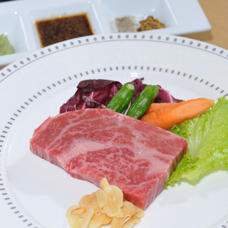 品嘗因長年交往的信賴而產生的優質和牛的“今日肉”。