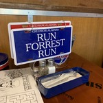 BUBBA GUMP SHRIMP TOKYO - 青の看板を赤に変えると店員さんが来てくれます。