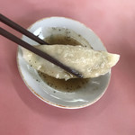 金蘭 - わたくしは
      餃子には黒胡椒と酢のみでいただきます(^^)