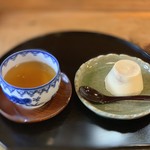 とんかつ一幸 - 1度食べたら、また食べたくなる
      食後のデザートババロア❤️
      ほうじ茶との相性が最高です〜♪v