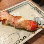 Ganso Yakitori Kushi Hacchin - トマトチーズ豚巻き   195円