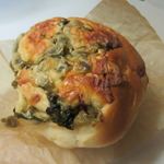 パン工場 - 明太高菜２４０円。

明太マヨネーズと高菜を練りこんだパンです。
