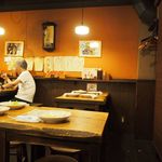 かわ屋 - 店内（テーブル席）