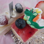 오루로주 - 左からﾁｰｽﾞｹｰｷと、迎春ｹｰｷです＾＾