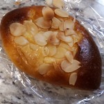 ブーランジェリー セイジアサクラ - ゆず香るクリームパン