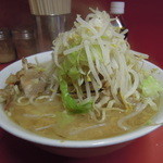 ラーメン二郎 - ●ラーメン豚入り(ヤサイニンニクカラメ)