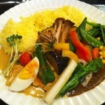 ユマ・ミーナ - 2色カレー（野菜たっぷり＋シーフード）　980円（780円＋200円）
