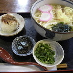 Menkichi - 天婦羅うどん（６３０円）とおにぎり１個（８０円）