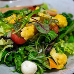 かたつむり - 2019.2 チーズ2種類が入ったサラダ