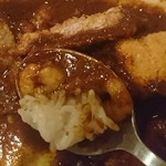 カレーハウス アンクルペパリー - 「メンズカレーセット」③ルーの中に小エビが入ってます