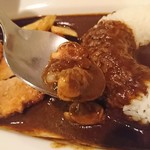 カレーハウス アンクルペパリー - 「レディースカレーセット」③ルーの中にアサリが入ってます