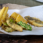 かたつむり - 2019.6 天ぷら（稚鮎、トウモロコシ、獅子唐、山ウド、ヤングコーン、フキノトウ）