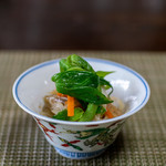 かたつむり - 2019.6 ウドとジャガイモのきんぴら モミジカサ乗せ