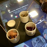 PIEMONTELounge - オリーブの塩漬け、サラーメ、サラーティのピンチョス