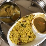 カレーリーブス カフェ＆レストラン - レモンライス弁当にアチャールとカレー付き。ターリーとカレーは自宅です。