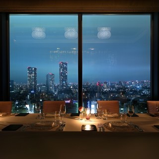 Enjoy a romantic time with a dynamic night view of the city below.