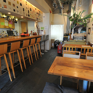 ◇全14席◇木の温もりある空間で、寛ぎのひと時を過ごして…