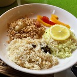スプーンソング - 【インドのライス3種】ベジプラオ(左上)、レモンライス(右上)、ジーラライス(手前)