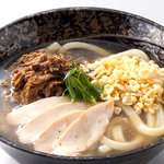 道頓堀亀一 - はいから肉肉うどん　牛肉に鶏肉が加わった、ボリューム溢れる一杯を召し上がれ。910円