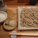 Soba Nikko - 辛味おろしせいろ950円(税込)厳選素材に丁寧な作り。蕎麦もつゆも大根も非常に満足行くものでした(＾ω＾)