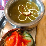Indian Dinning Cafe Mataa - やや辛にしたけど辛くなかったかな～(^.^)
                        ドレッシングが美味しい！