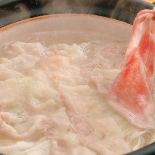 Authentic Japanese-style meal and pork shabu-shabu course. Offered at a reasonable price