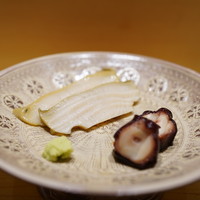鮨 さいとう - 蒸し鮑と蛸の桜煮