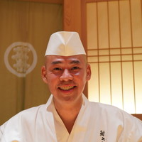 鮨 さいとう - 親方の齋藤さん：シャンパンの飲み過ぎで顔が赤くなってます（笑）