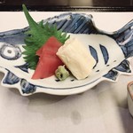 松山閣 松山 - お造りは湯葉と鮪の赤身