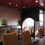 四川料理 シュン - 垢抜けた雰囲気の店内