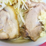 ラーメン二郎 - 豚