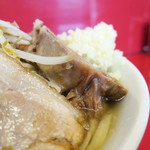 ラーメン二郎 - 豚の厚み
