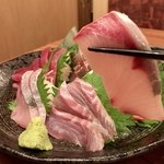 時間無制限 食べ飲み放題 165種 匠 - ハマチの切り口はエッヂが立ってい