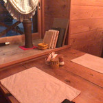 幡野 - テーブル席