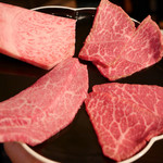 WAGYU TABLE SHIBUYA8929 - 2019/6/27  左手上から右回りで、リブロース、シンシン、カメノコ、カルビ