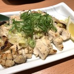 魚民 - 薩摩三内地どりムネ肉のねぎ塩山椒焼