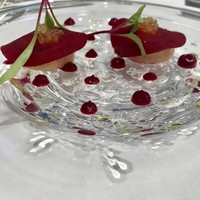 Grand rocher - ホタテにビーツと生姜をのせたお料理。
                    このホタテおいしい♡