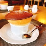 六盛　スフレ・カフェコーナー茶庭 - 