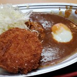 はってん食堂 - メンチカツ&温玉のせカレー