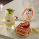 S.S.コロンビア・ダイニングルーム - メロンとヨーグルトクリームのヴェリーヌ、ミックスベリーケーキ 