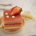 S.S.コロンビア・ダイニングルーム - メロンとヨーグルトクリームのヴェリーヌ、ミックスベリーケーキ 