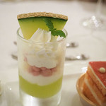 S.S.コロンビア・ダイニングルーム - メロンとヨーグルトクリームのヴェリーヌ、ミックスベリーケーキ 