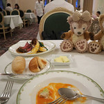 S.S.コロンビア・ダイニングルーム - 前菜とメインが一緒に来ちゃった！